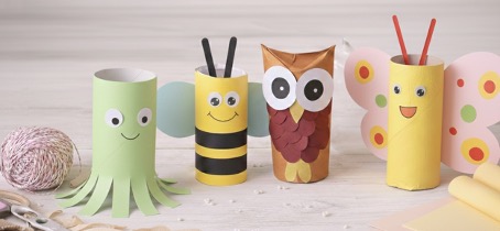 Tiere aus Klorollen basteln: Eine süße Krake, eine bunte Eule, eine lustige Biene und ein Schmetterling als einfache Bastelprojekte für Kinder.